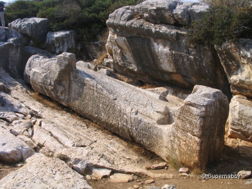 Kouros next to Apollon on Naxos - back to browser