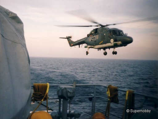 Hubschrauber beim Landeanflug auf unser Flugdeck - zurÃŒck zur Ãbersicht