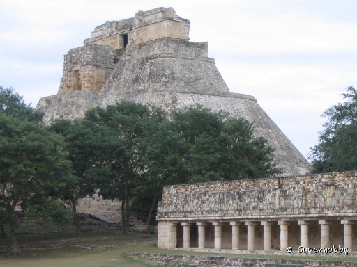 Pyramide des Zauberers in Uxmal - zurÃŒck zur Ãbersicht