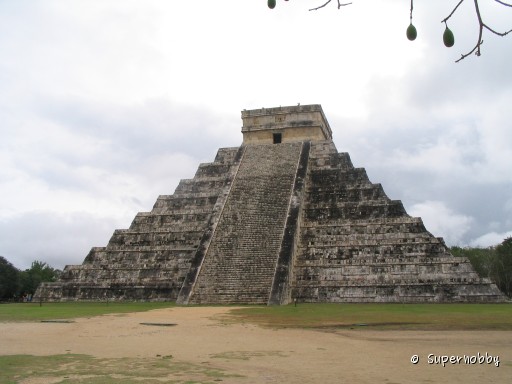 Kukulkan-Pyramide in Chichén Itzá vor dem Massenansturm - zurÃŒck zur Ãbersicht